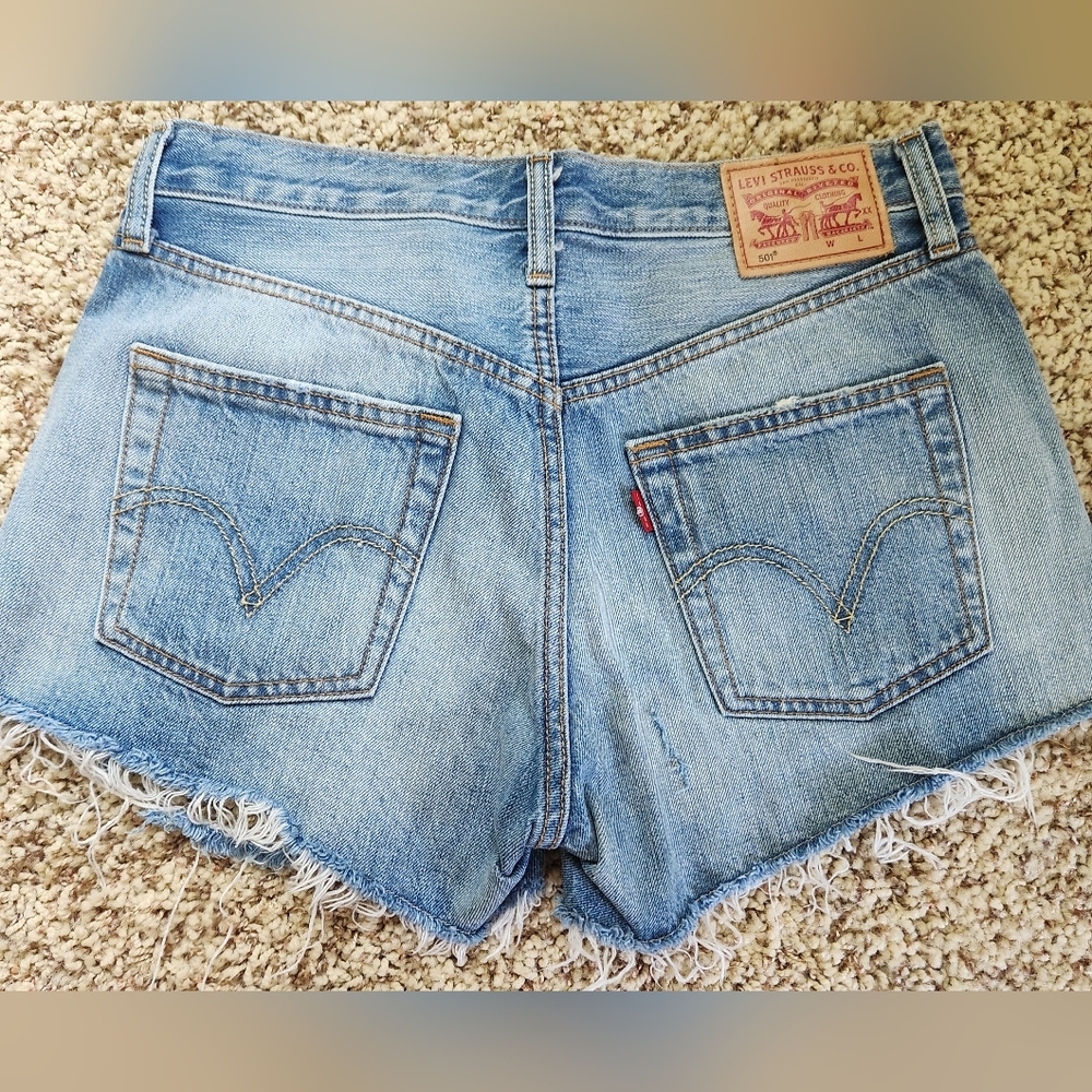 LEVIS Distressed Mid Rise Button fly Cutoff Short - Picture 2 of 7